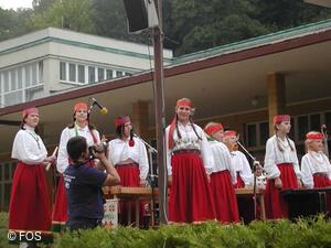 Mezinárodní folklorní festival Písní a tancem