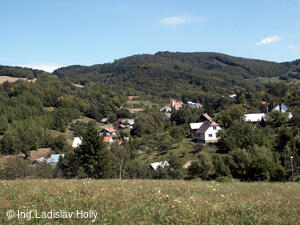 Pohled od hřbitova do okolí, Rusava