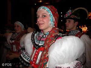 Národní krojový ples FOS 2004