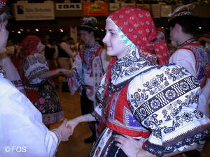Národní krojový ples FOS 2004