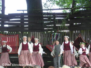 Folklorní festival Pod křenovskó májó