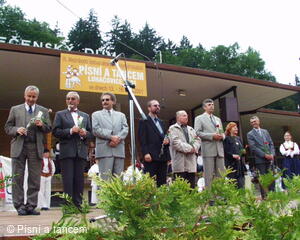 Mezinárodní folklorní festival Písní a tancem