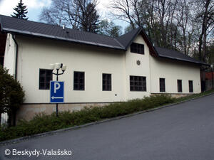 Budova u zámku