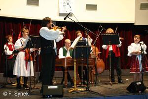 Mezinárodní folklorní festival Písní a tancem