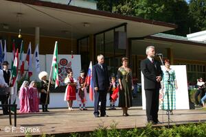 Mezinárodní folklorní festival Písní a tancem