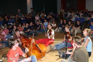 Mezinárodní folklorní festival Písní a tancem