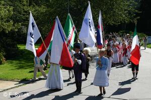 Mezinárodní folklorní festival Písní a tancem