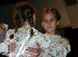 Mezinárodní folklorní festival Písní a tancem