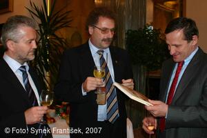 Mezinárodní folklorní festival Písní a tancem