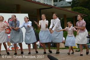 Mezinárodní folklorní festival Písní a tancem