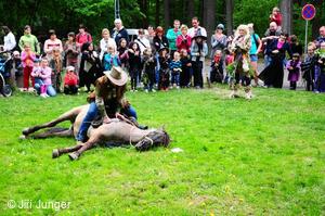 Slet čarodějnic 2009 - koňské show manželů Tomkových o přestávce soutěží