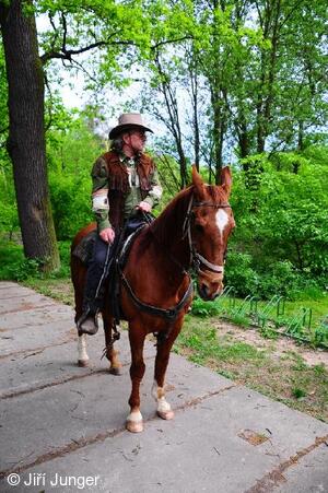 Slet čarodějnic 2009 - koňské show manželů Tomkových o přestávce soutěží
