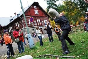 Perníkiáda 2009 - Mlynářský vrh pytlem do dálky