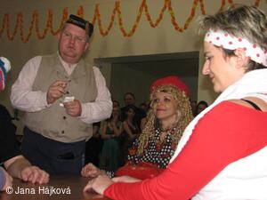 Obecní ples - život je hořký, bohudík