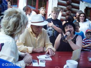 Setkání Jeníčků a Mařenek 2010 - autogramiáda Jana Přeučila