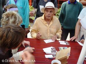 Setkání Jeníčků a Mařenek 2010 - autogramiáda Jana Přeučila