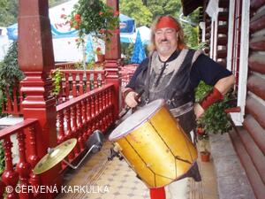 Království perníku 2010 - příjezd krále perníku (bohužel v dešti)