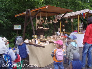 Medobraní s dětským dnem u Perníkové chaloupky 2011