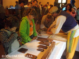 Medobraní s dětským dnem u Perníkové chaloupky 2011