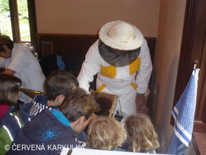 Medobraní s dětským dnem u Perníkové chaloupky 2011