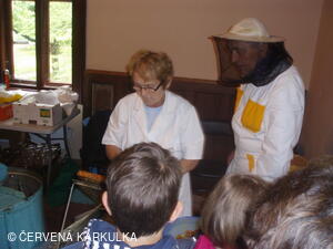 Medobraní s dětským dnem u Perníkové chaloupky 2011