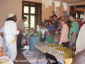 Medobraní s dětským dnem u Perníkové chaloupky 2011