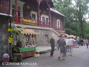 Medobraní s dětským dnem u Perníkové chaloupky 2011
