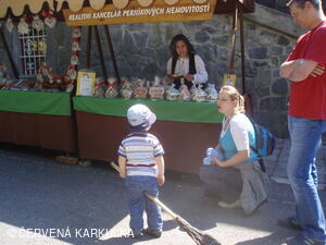 Medobraní s dětským dnem u Perníkové chaloupky 2011
