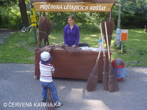 Medobraní s dětským dnem u Perníkové chaloupky 2011