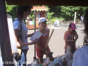 Medobraní s dětským dnem u Perníkové chaloupky 2011