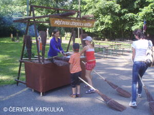 Medobraní s dětským dnem u Perníkové chaloupky 2011