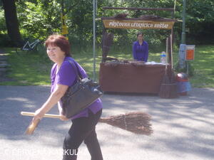 Medobraní s dětským dnem u Perníkové chaloupky 2011