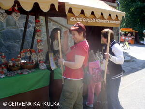 Medobraní s dětským dnem u Perníkové chaloupky 2011