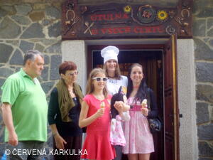 Medobraní s dětským dnem u Perníkové chaloupky 2011