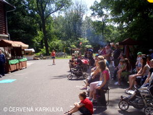 Medobraní s dětským dnem u Perníkové chaloupky 2011