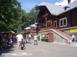 Medobraní s dětským dnem u Perníkové chaloupky 2011