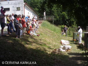 Medobraní s dětským dnem u Perníkové chaloupky 2011