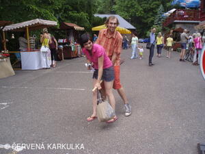 Medobraní s dětským dnem u Perníkové chaloupky 2011