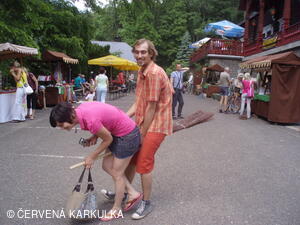 Medobraní s dětským dnem u Perníkové chaloupky 2011