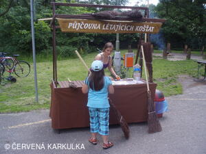 Medobraní s dětským dnem u Perníkové chaloupky 2011