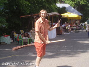 Medobraní s dětským dnem u Perníkové chaloupky 2011