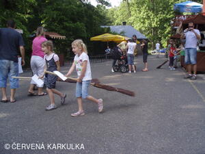 Medobraní s dětským dnem u Perníkové chaloupky 2011