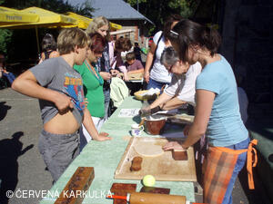 Tlačenice perníku v Království perníku 28. 9. 2011
